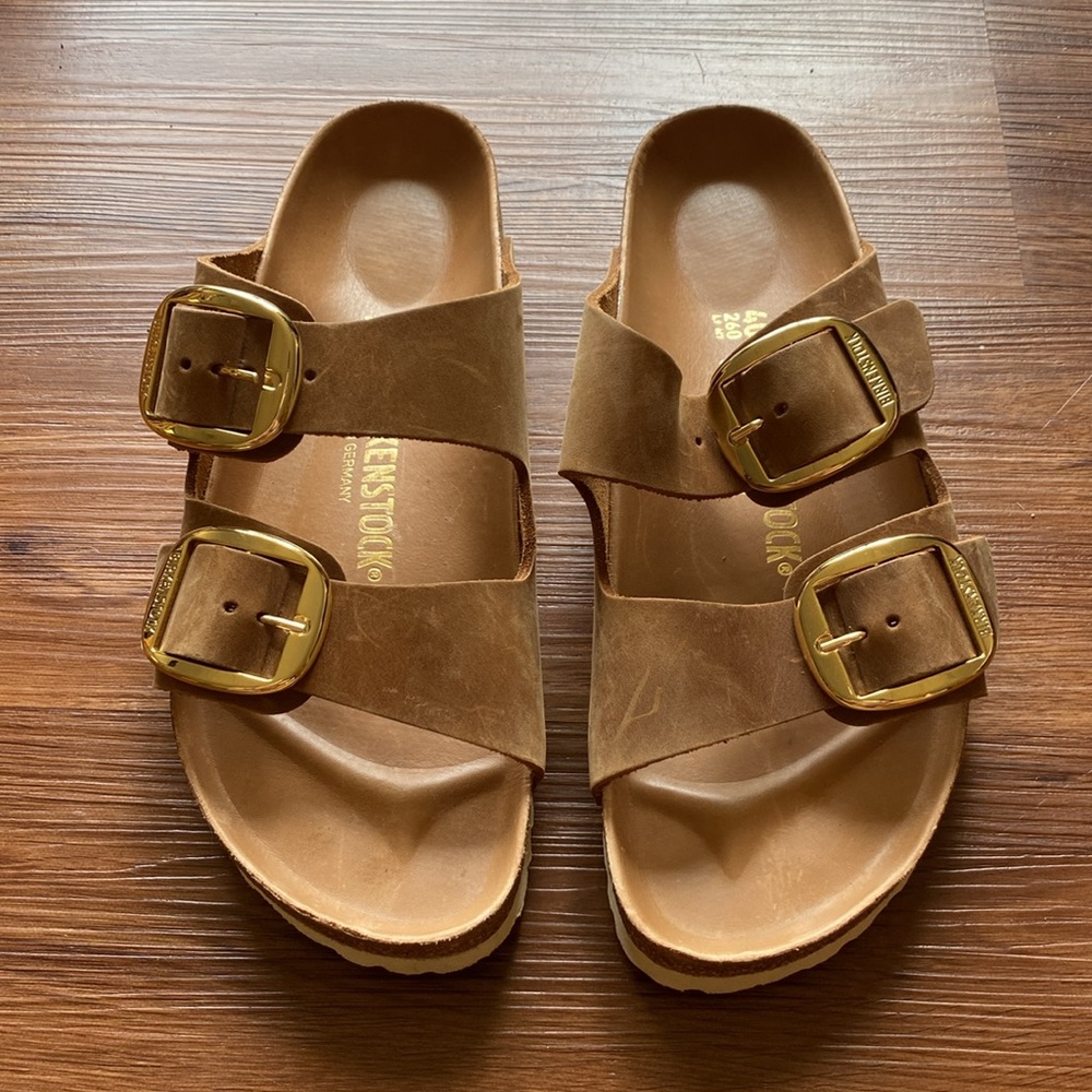 Arizona Big Buckled Oiled Leather Sandal - Cognac